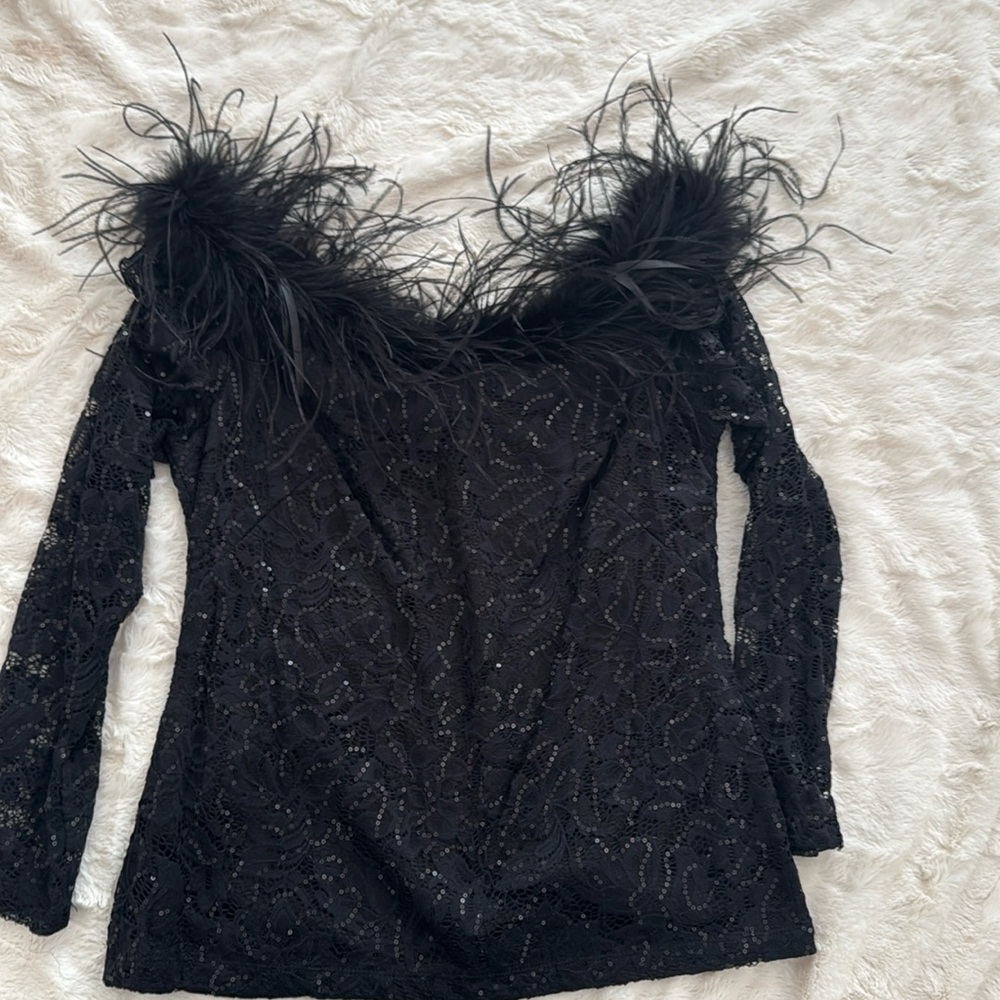 Fun Emma top with feathers